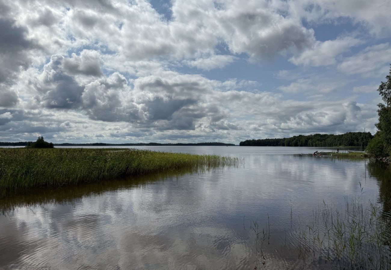 Ferienhaus in Hovmantorp - Grosses Ferienhaus direkt am See