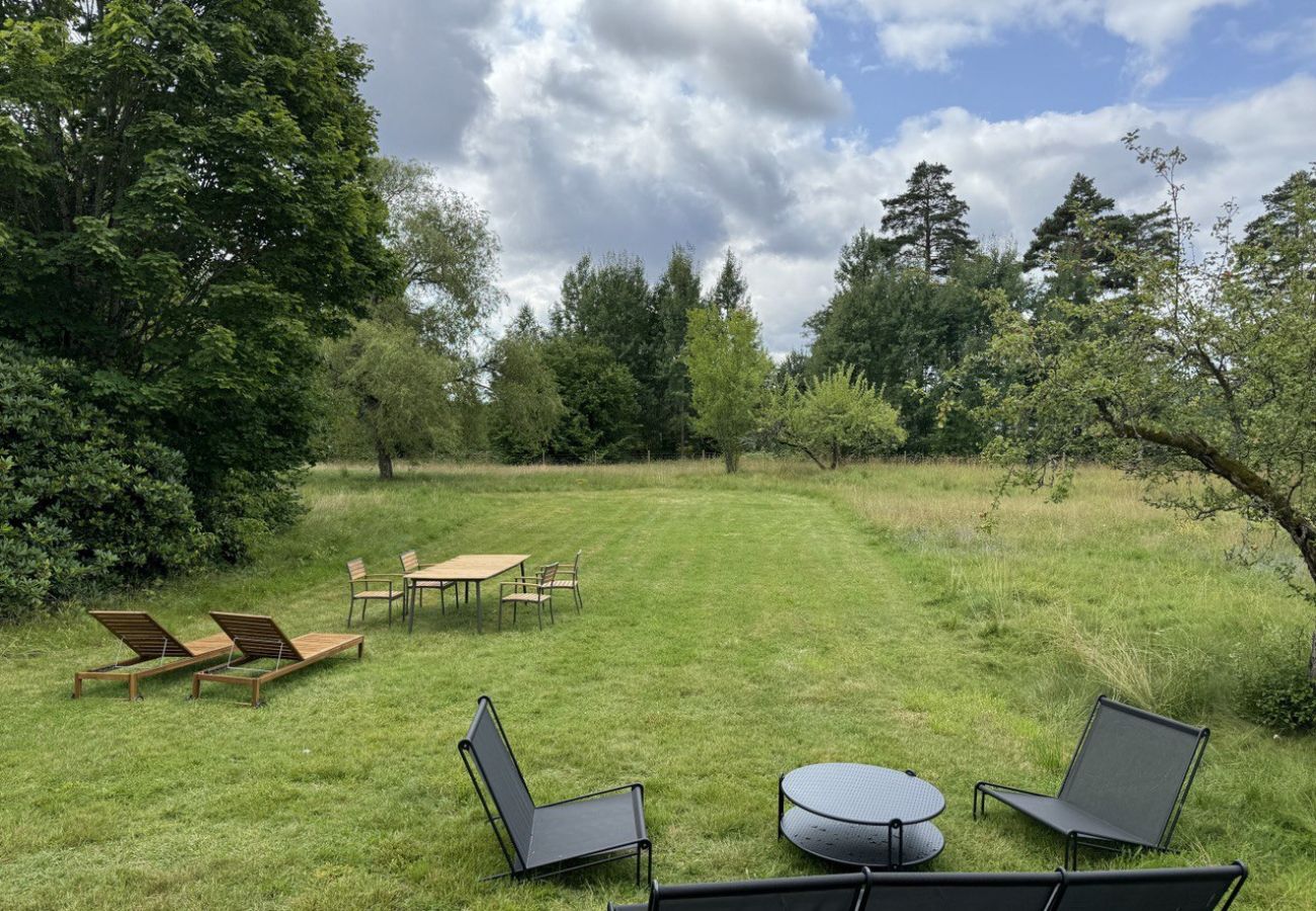 Ferienhaus in Hovmantorp - Grosses Ferienhaus direkt am See