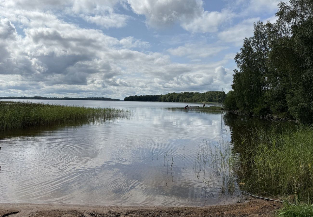 Ferienhaus in Hovmantorp - Grosses Ferienhaus direkt am See