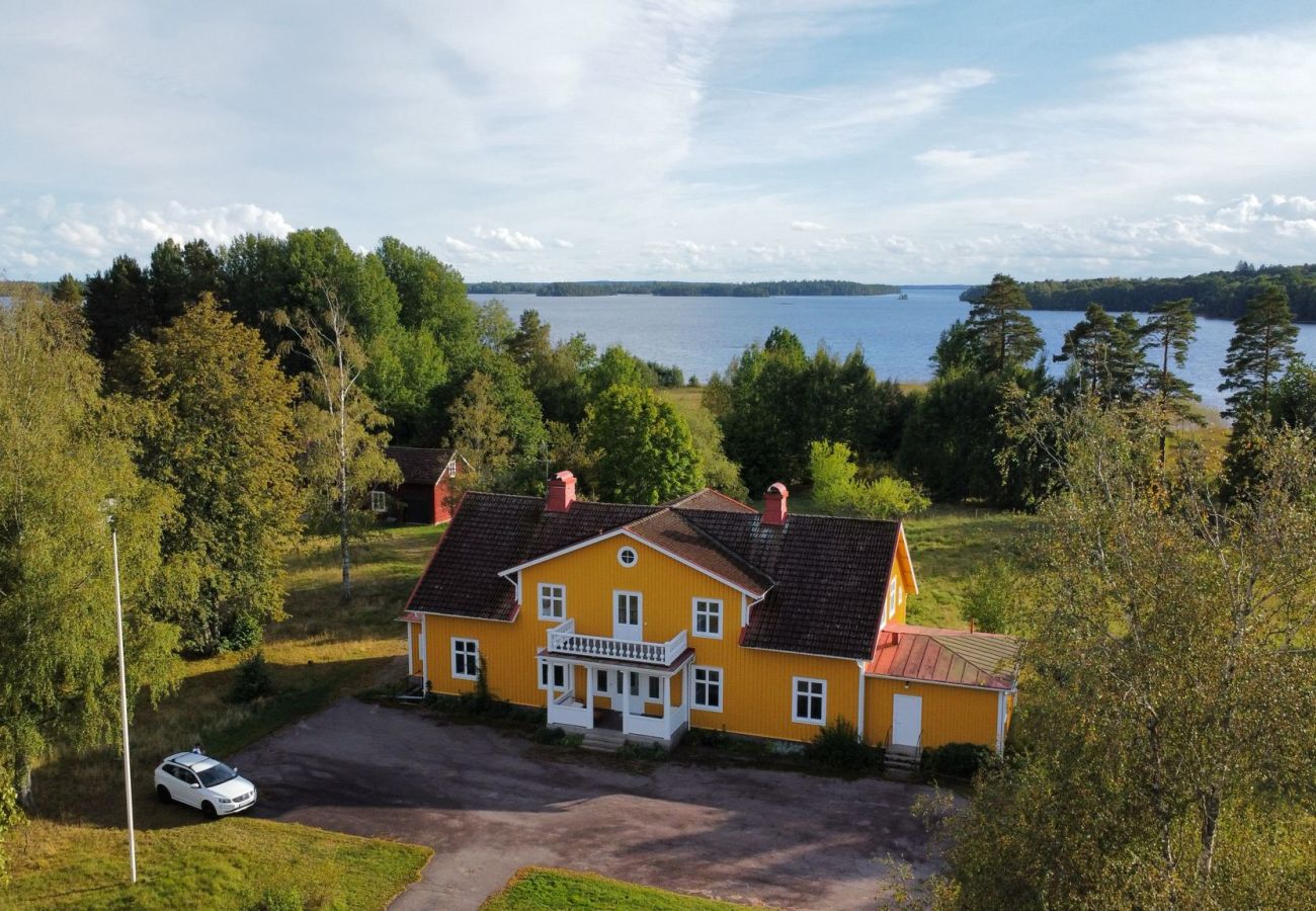 Ferienhaus in Hovmantorp - Grosses Ferienhaus direkt am See