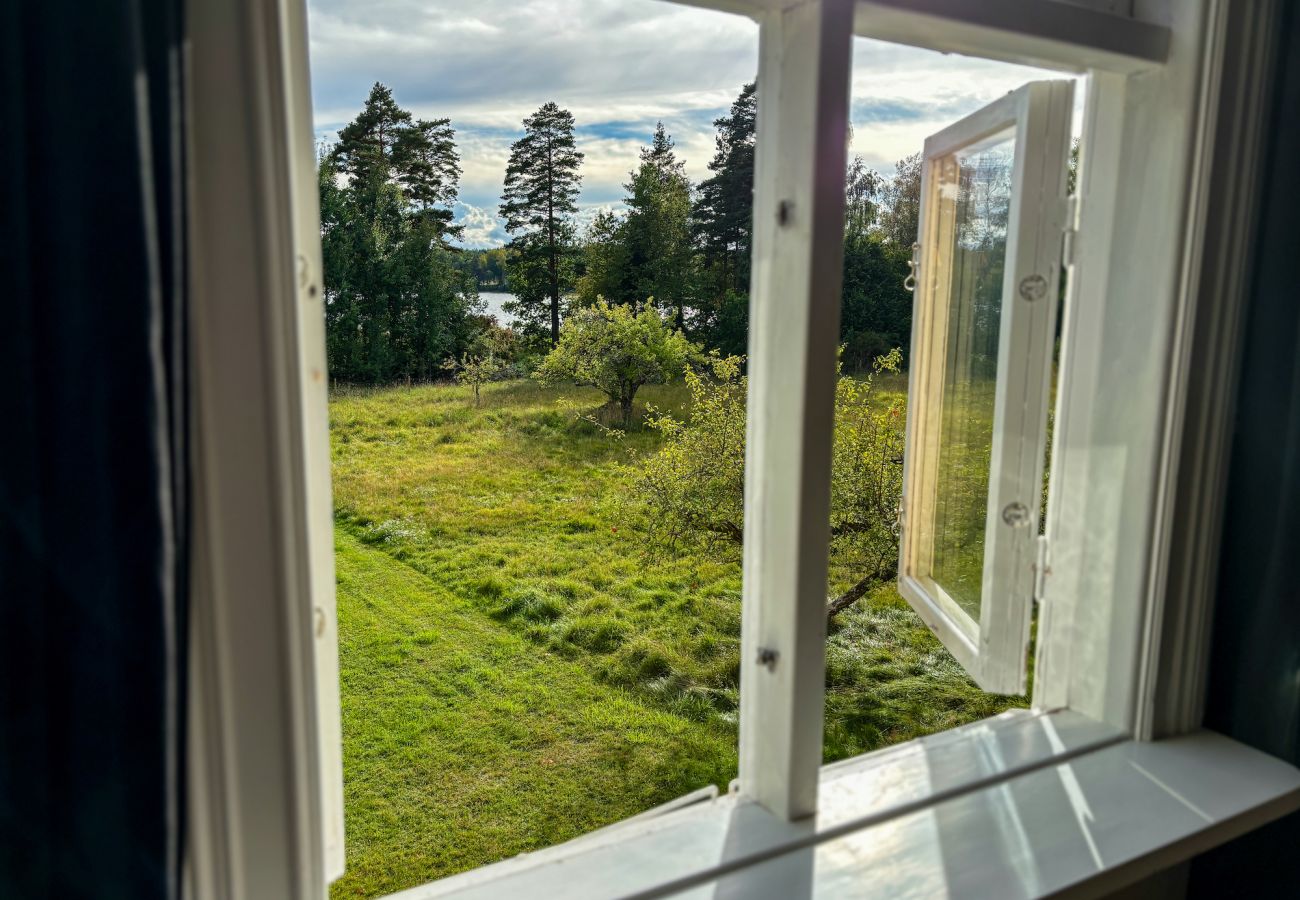 Ferienhaus in Hovmantorp - Grosses Ferienhaus direkt am See