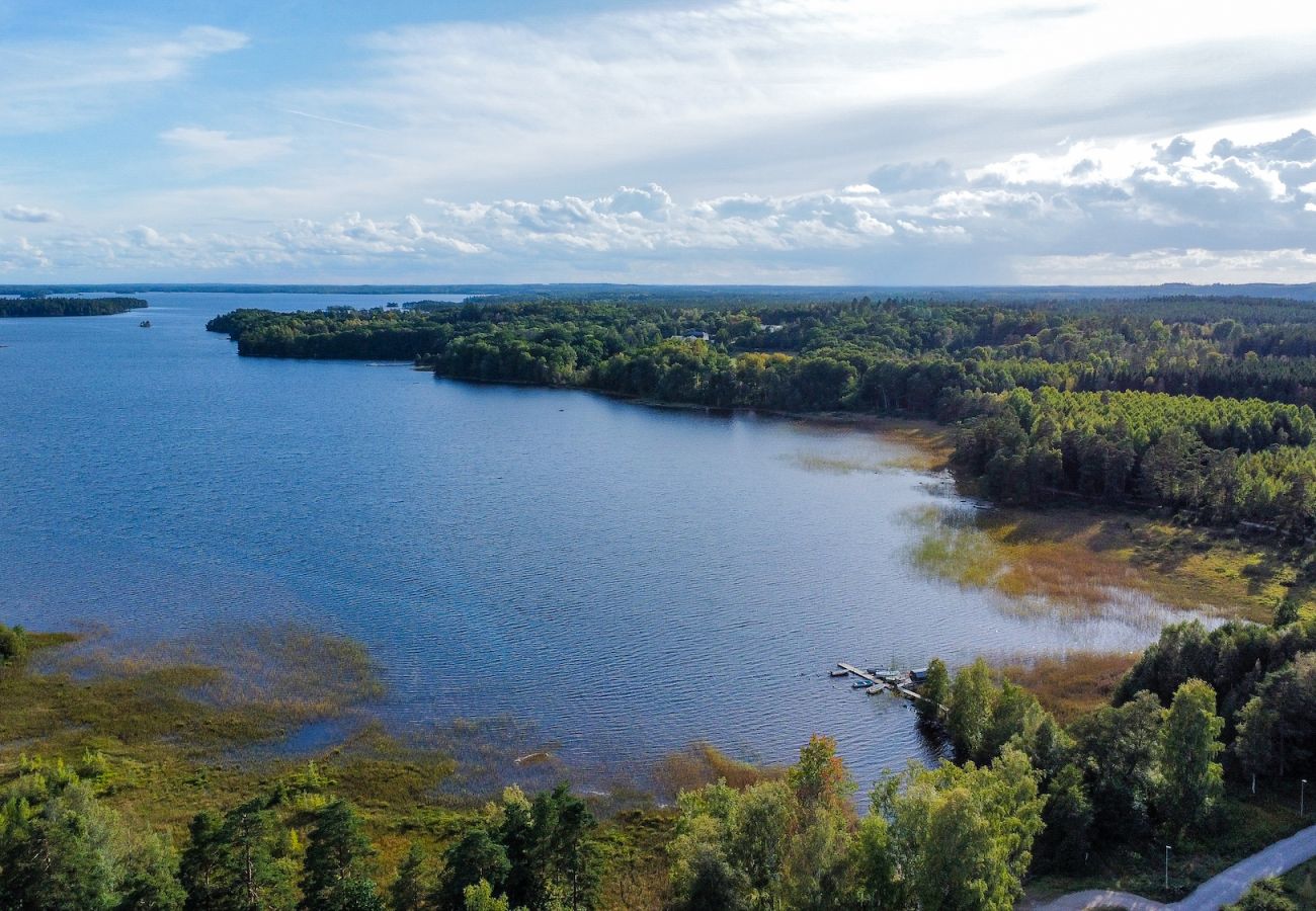 Ferienhaus in Hovmantorp - Grosses Ferienhaus direkt am See