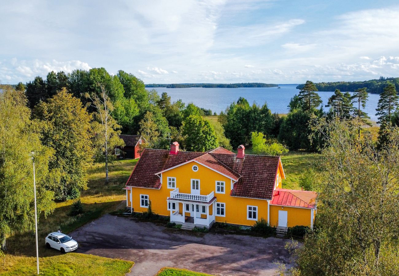 Ferienhaus in Hovmantorp - Grosses Ferienhaus direkt am See