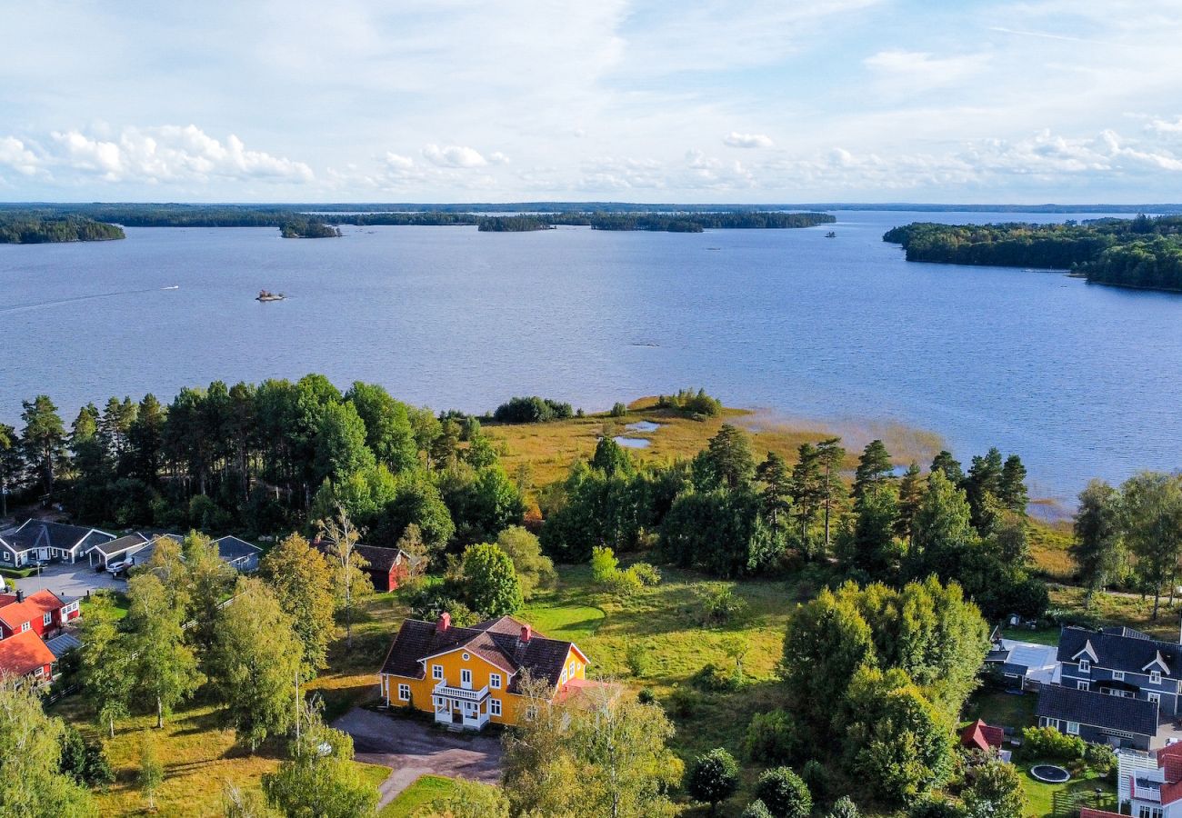 Ferienhaus in Hovmantorp - Grosses Ferienhaus direkt am See