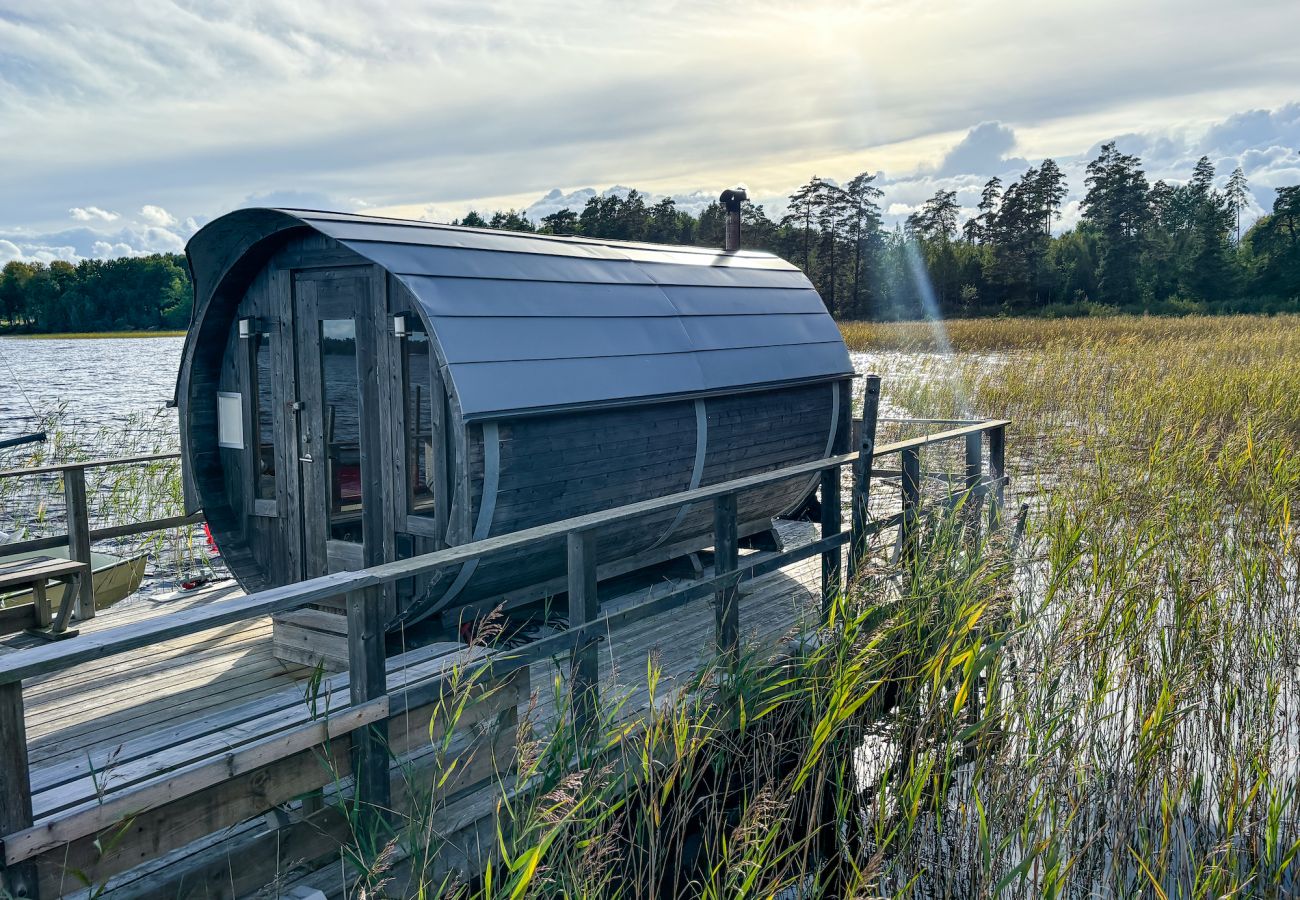 Ferienhaus in Hovmantorp - Grosses Ferienhaus direkt am See