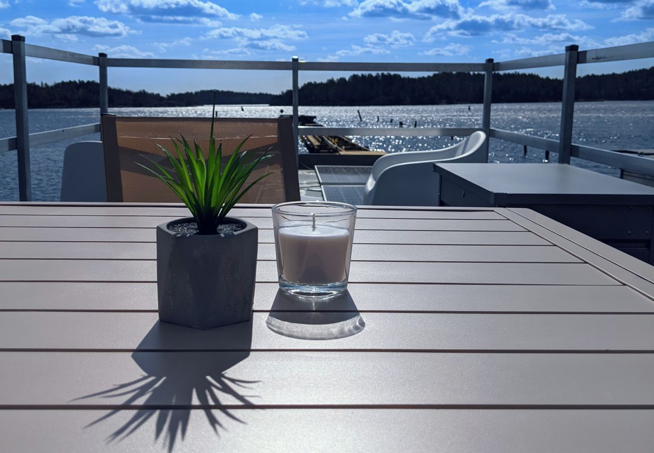 Ferienhaus in Blankaholm - Schärengarten Urlaub der Extraklasse im schwimmenden Ferienhaus