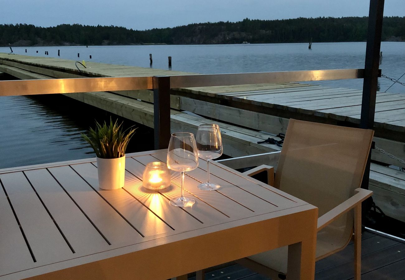 Ferienhaus in Blankaholm - Schärengarten Urlaub der Extraklasse im schwimmenden Ferienhaus