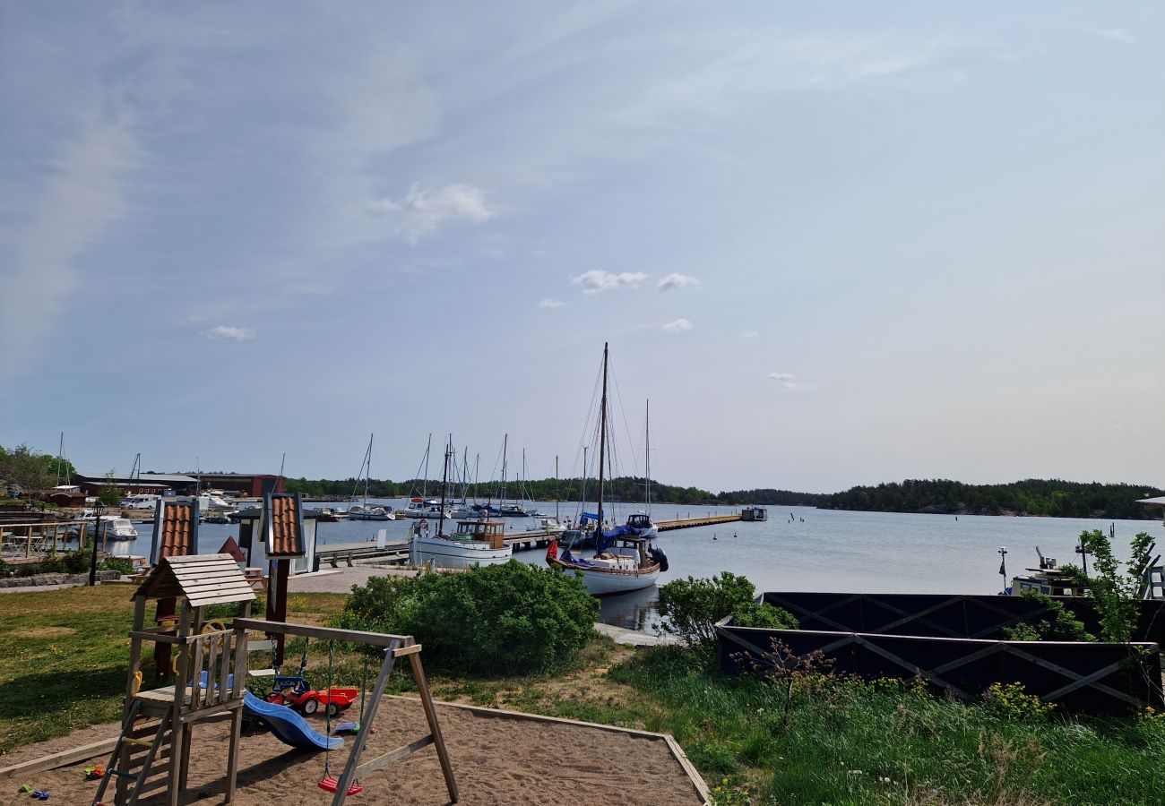 Ferienhaus in Blankaholm - Traumurlaub auf dem Wasser mitten in den Schären