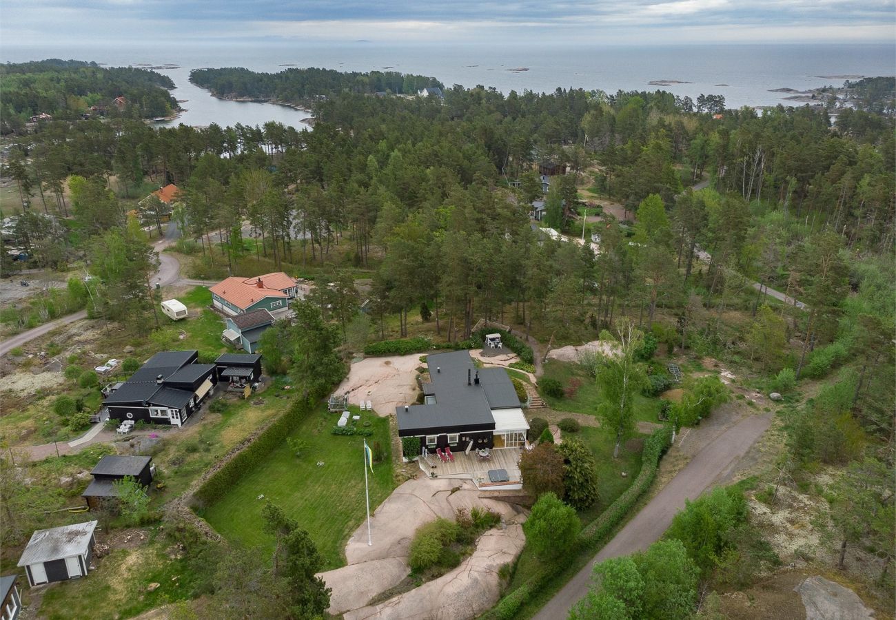 Ferienhaus in Oskarshamn - Komfort-Ferienhaus an der Ostsee mit Sauna und eigenem Boot