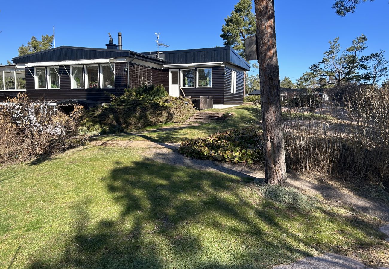 Ferienhaus in Oskarshamn - Komfort-Ferienhaus an der Ostsee mit Sauna und eigenem Boot