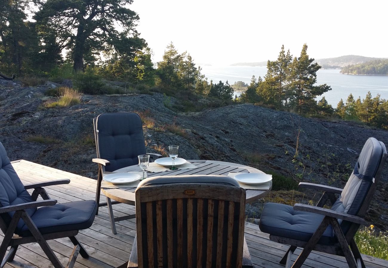 Ferienhaus in Tyresö - Traumlage mit Meerblick im Naturreservat in den Stockholmer Schären