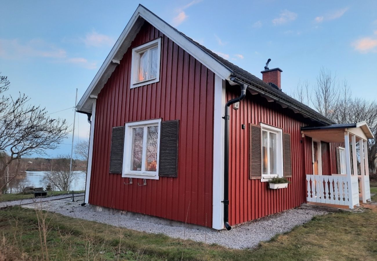 Ferienhaus in Holmsjö - Ferienhaus mit Panoramablick über den See und eigenem Boot