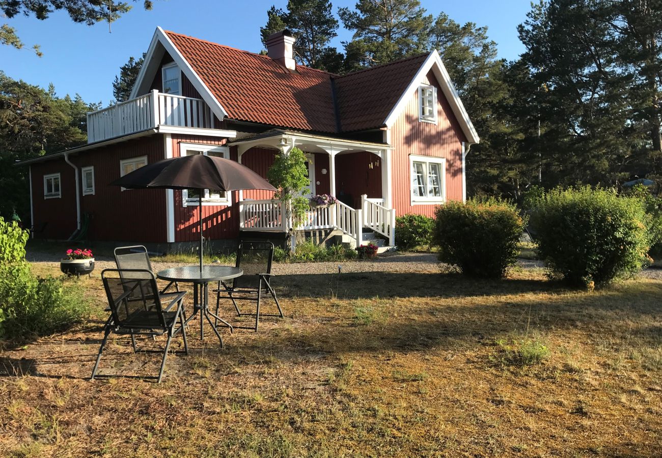 Ferienhaus in Löttorp - Schönes Ferienhaus 60 Meter von der Ostsee auf der Sonneninsel Öland