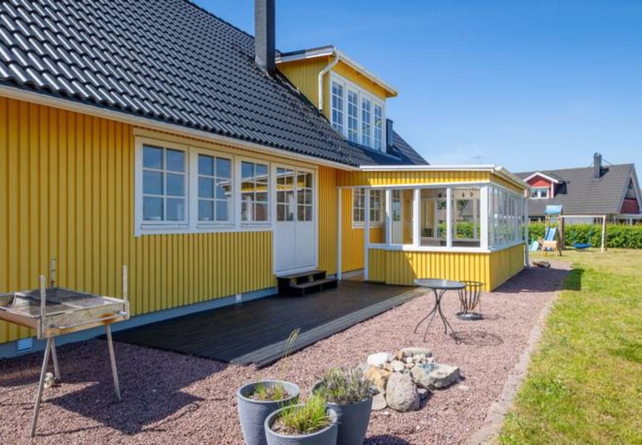 Ferienhaus in Timmernabben - Grosses Ferienhaus direkt an der Ostsee und den Schären