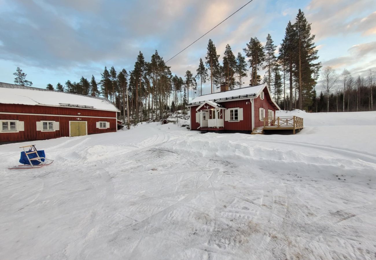 Ferienhaus in Gällö - Gemütliches Ferienhaus mit Seeblick, Wifi und Boot in der Bergwelt von Jämtland