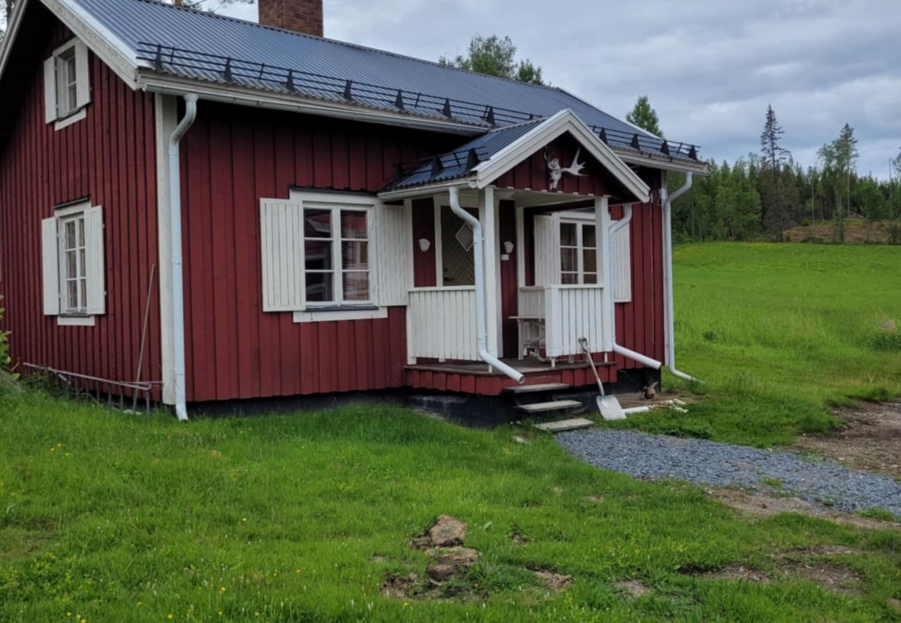 Ferienhaus in Gällö - Gemütliches Ferienhaus mit Seeblick, Wifi und Boot in der Bergwelt von Jämtland