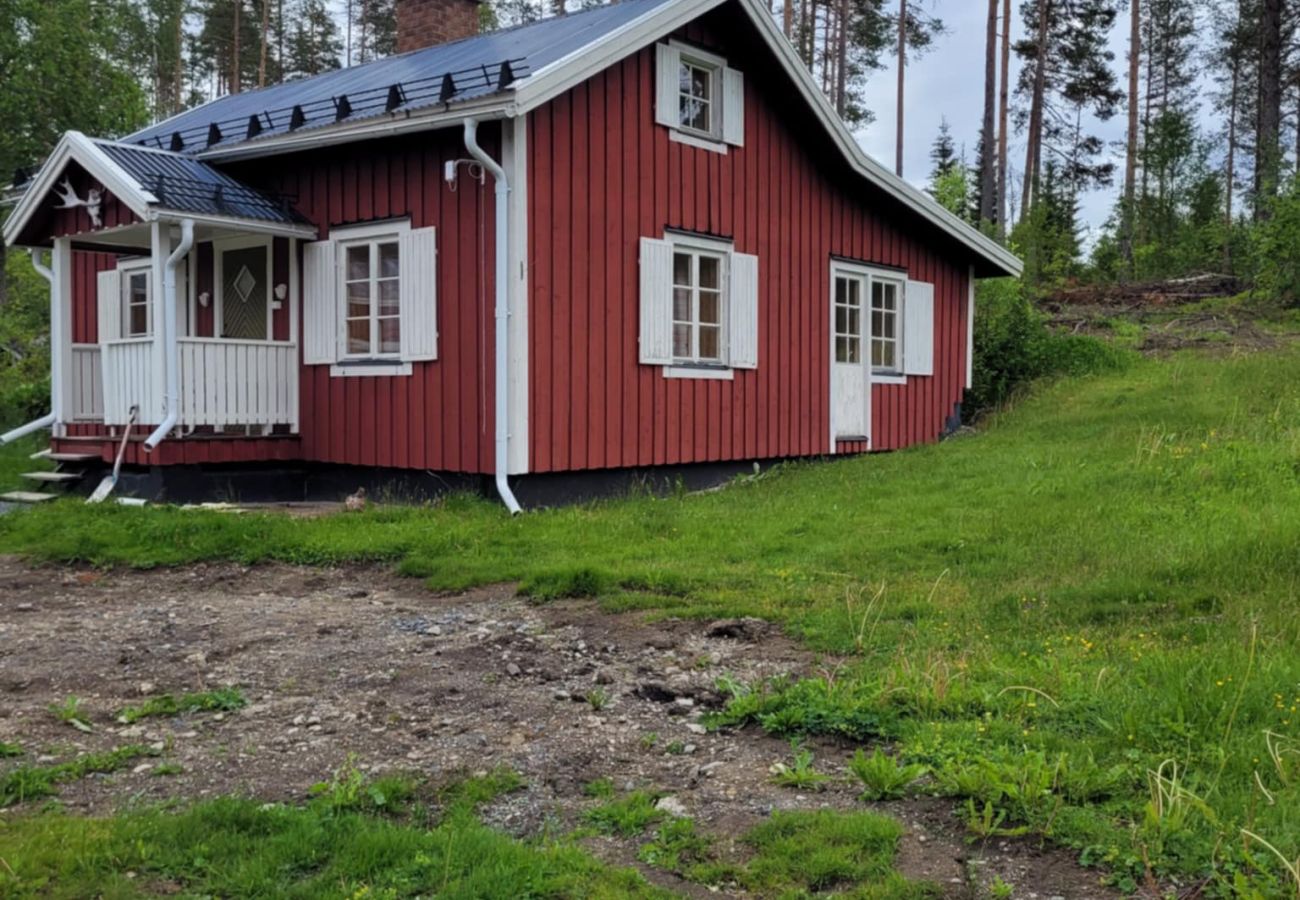 Ferienhaus in Gällö - Gemütliches Ferienhaus mit Seeblick, Wifi und Boot in der Bergwelt von Jämtland