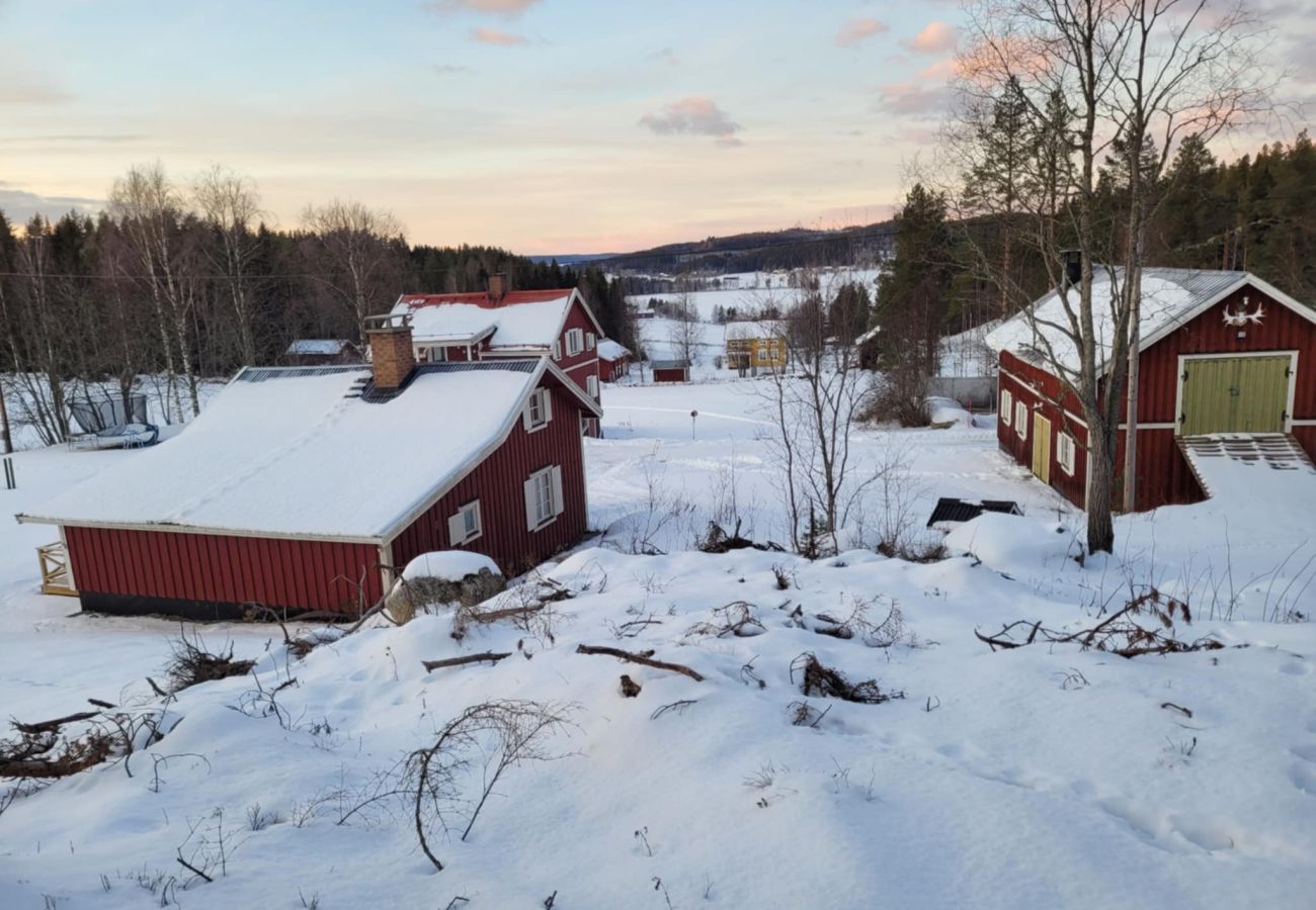 Ferienhaus in Gällö - Gemütliches Ferienhaus mit Seeblick, Wifi und Boot in der Bergwelt von Jämtland