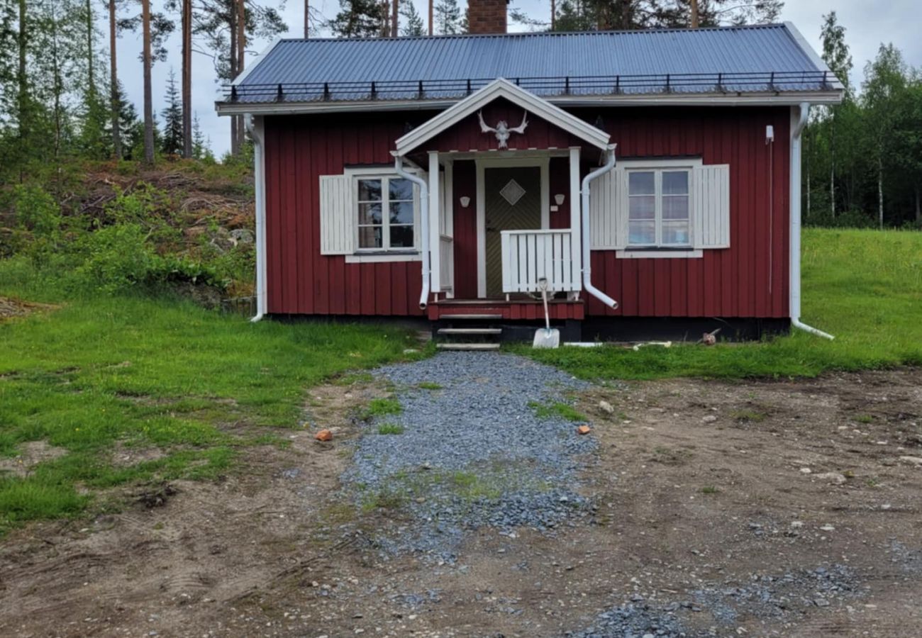 Ferienhaus in Gällö - Gemütliches Ferienhaus mit Seeblick, Wifi und Boot in der Bergwelt von Jämtland