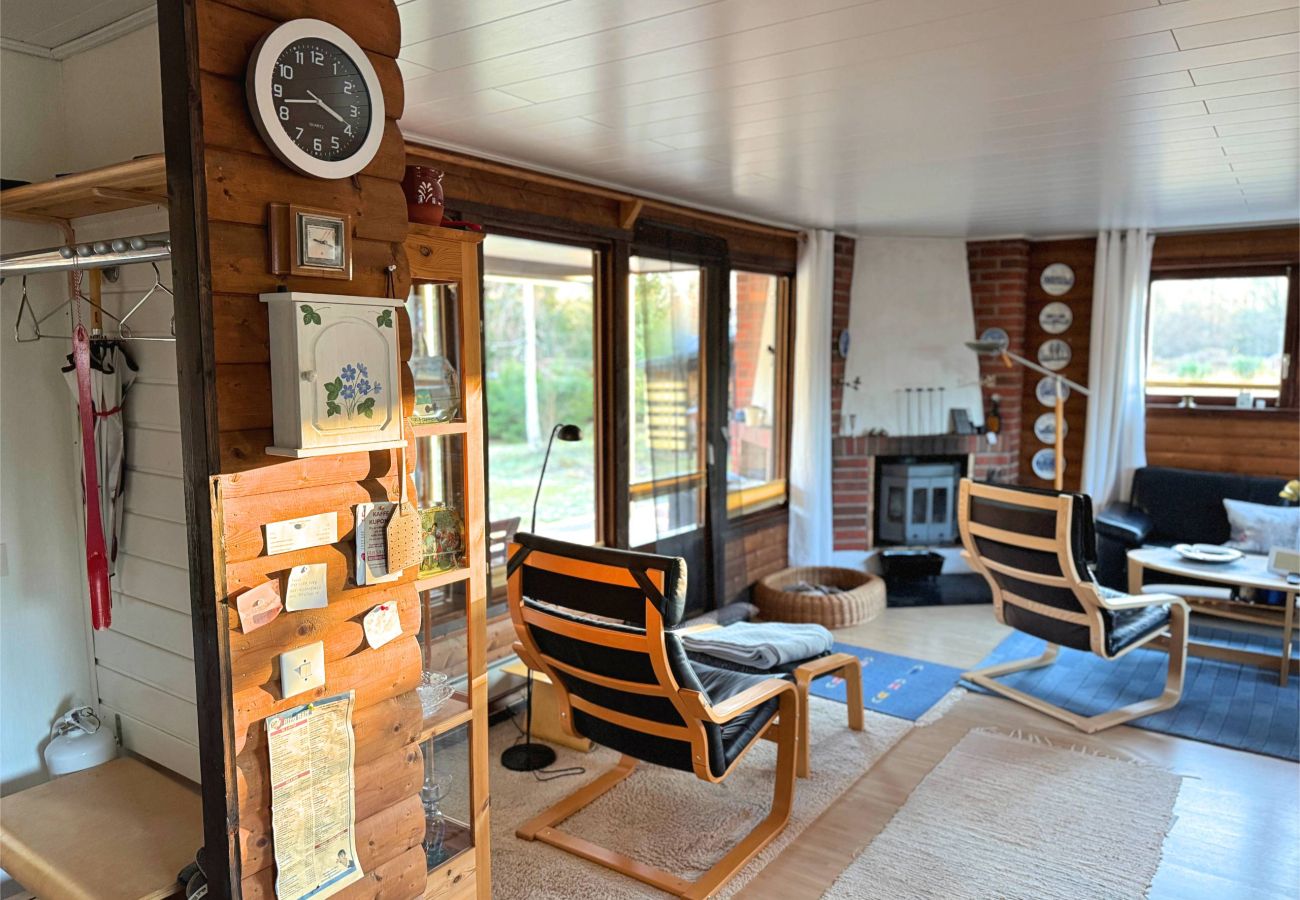 Ferienhaus in Storebro - Gemütliche Hütte mit Kamin, Privatsteg und direkter Nähe zum Golfplatz