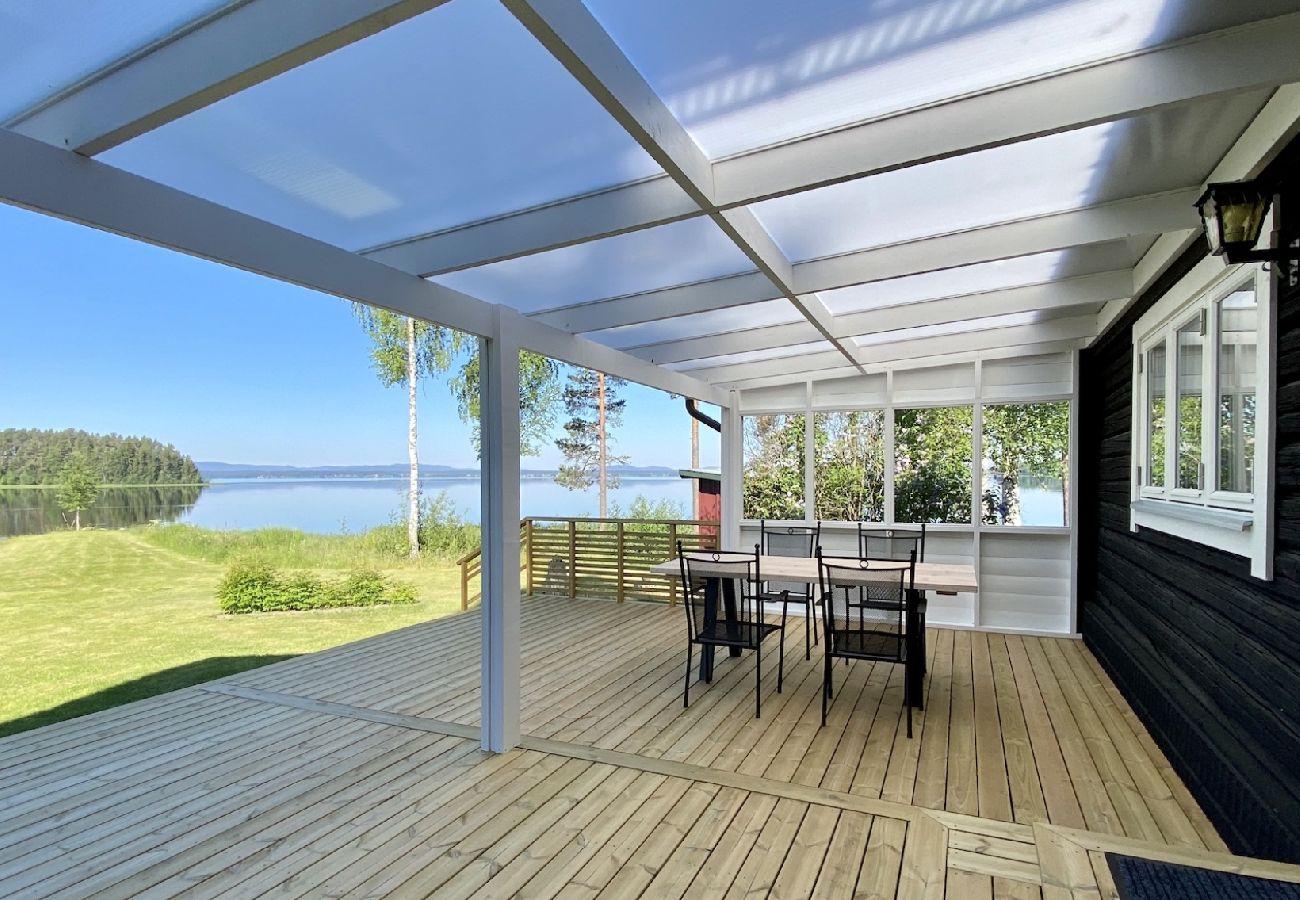 House in Orsa - Fantastic holiday home by the lake Orsasjön