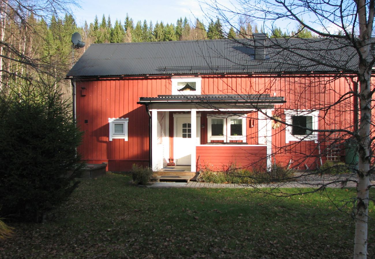 House in Sysslebäck - Cozy holiday home for winter or summer holidays in central Sweden