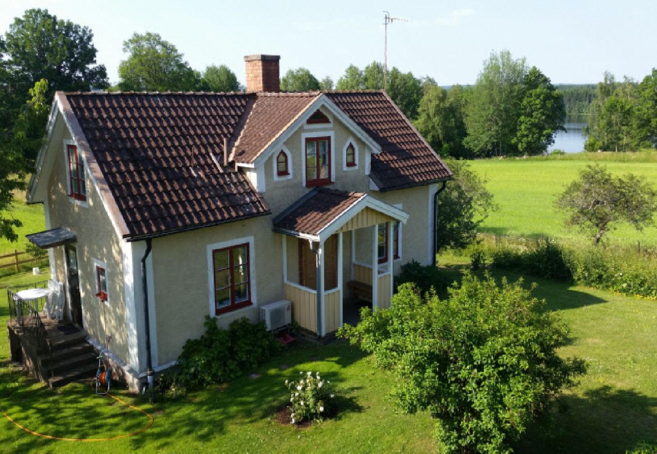 House in Ydre - Holiday home on Lake Östra Lägern with private rowing boat