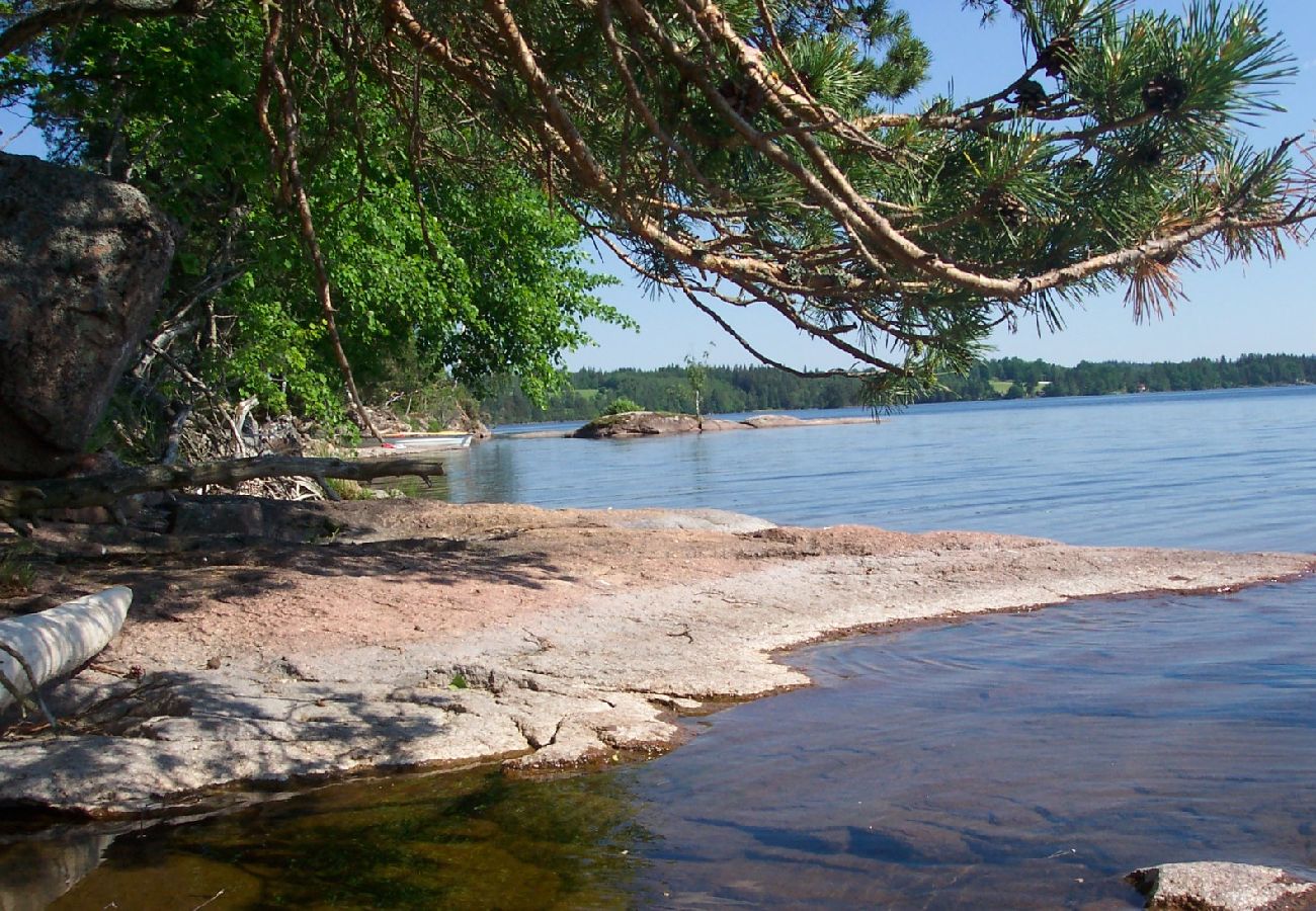 House in Ydre - Holiday home on Lake Östra Lägern with private rowing boat