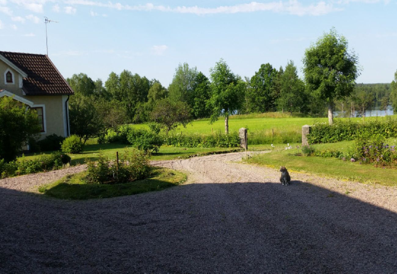 House in Ydre - Holiday home on Lake Östra Lägern with private rowing boat