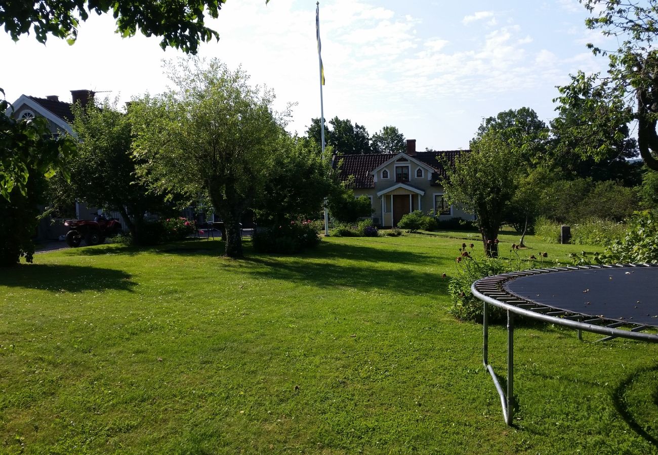 House in Ydre - Holiday home on Lake Östra Lägern with private rowing boat