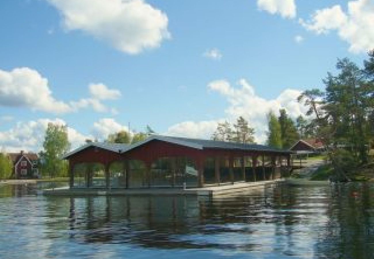 House in Ydre - Holiday home on Lake Östra Lägern with private rowing boat