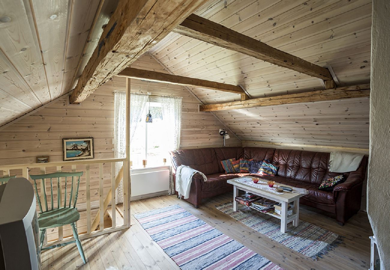 House in Gällö - Holidays at a farmstead and with a view of the lake