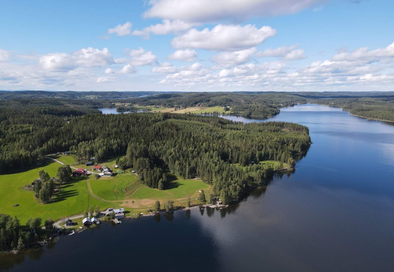 House in Gällö - Holidays at a farmstead and with a view of the lake