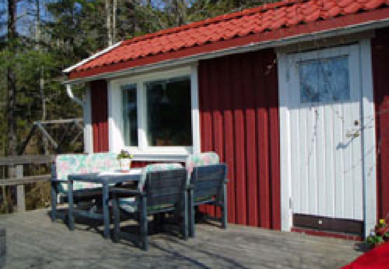 House in Tyresö - Lovely hillside cottage with sea views near Stockholm med internet