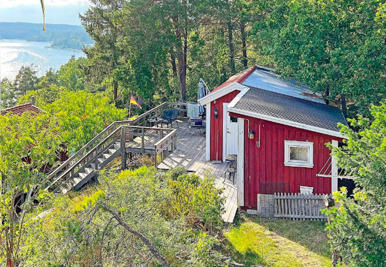 House in Tyresö - Lovely hillside cottage with sea views near Stockholm med internet