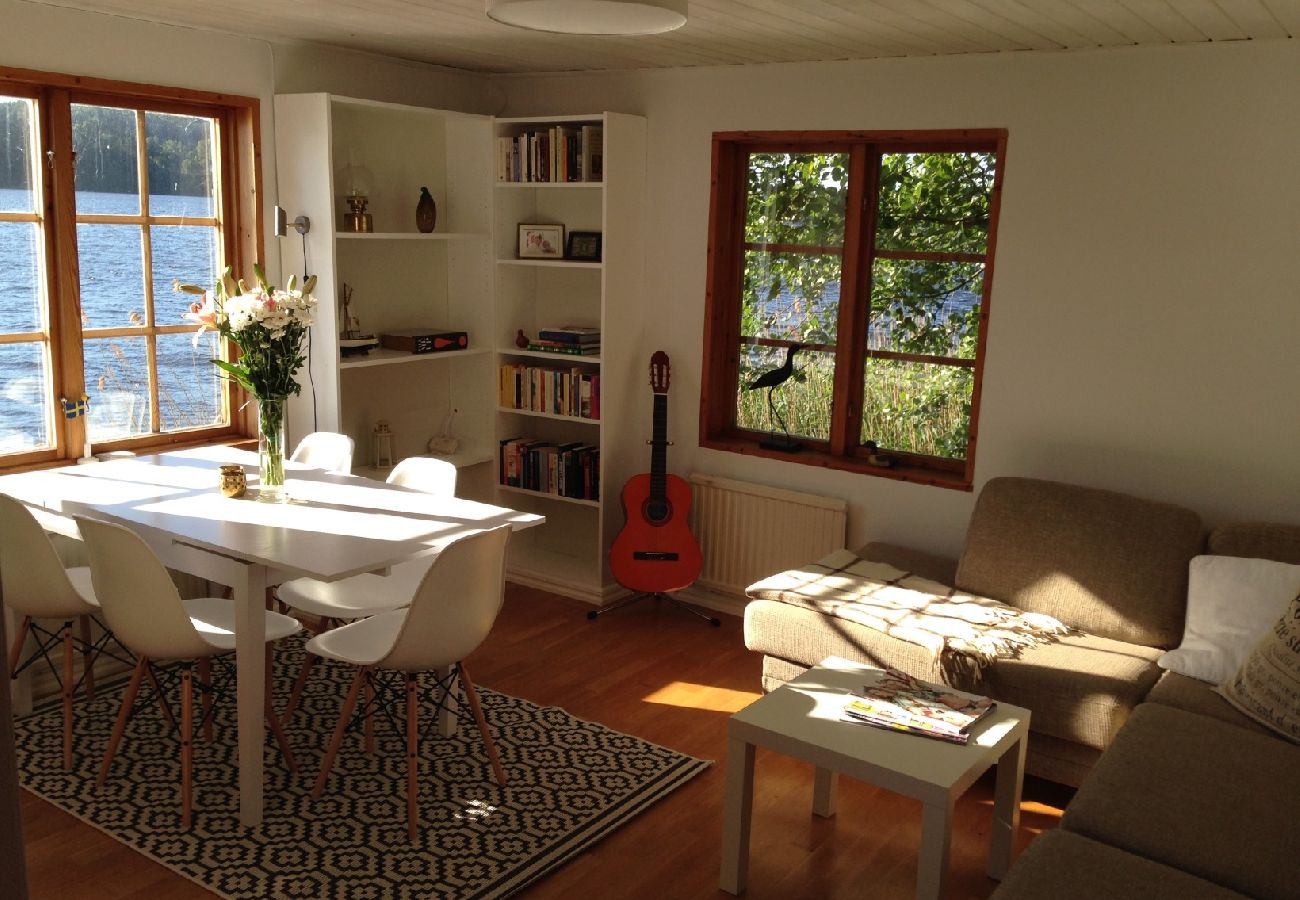 House in Lerum - Holiday home right on the lakeshore 15 minutes from Gothenburg