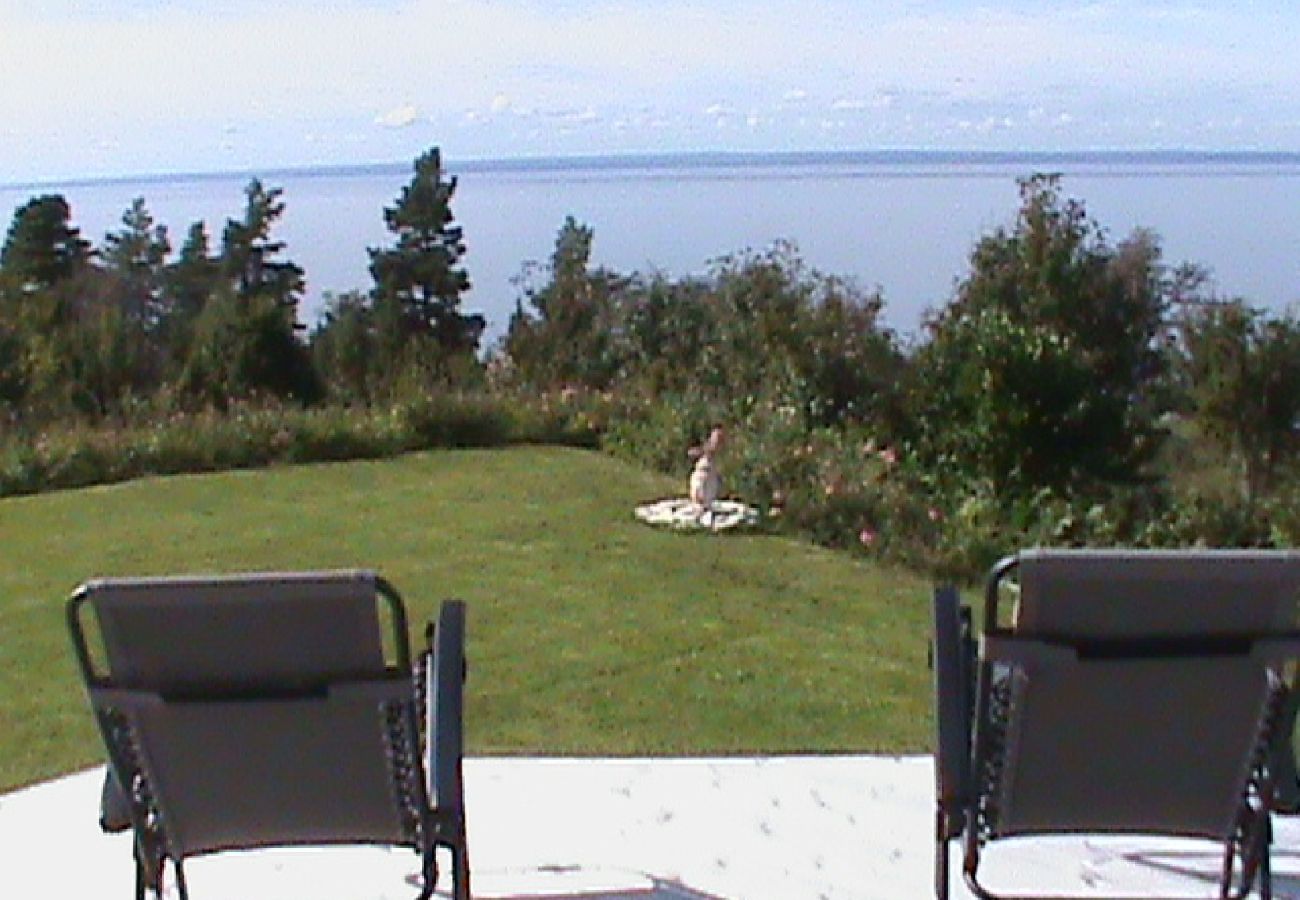 House in Ödeshög - Panoramic views and holidays at Lake Vättern