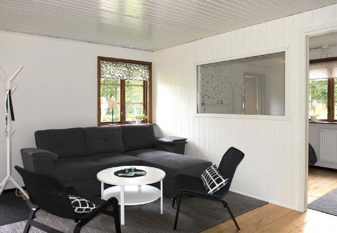 House in Holsbybrunn - Red and white holiday home beautifully situated by the river Emån