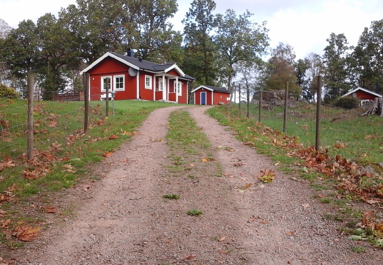 House in Ambjörnarp - Holidays not far from the lake with the possibility of fishing and boat