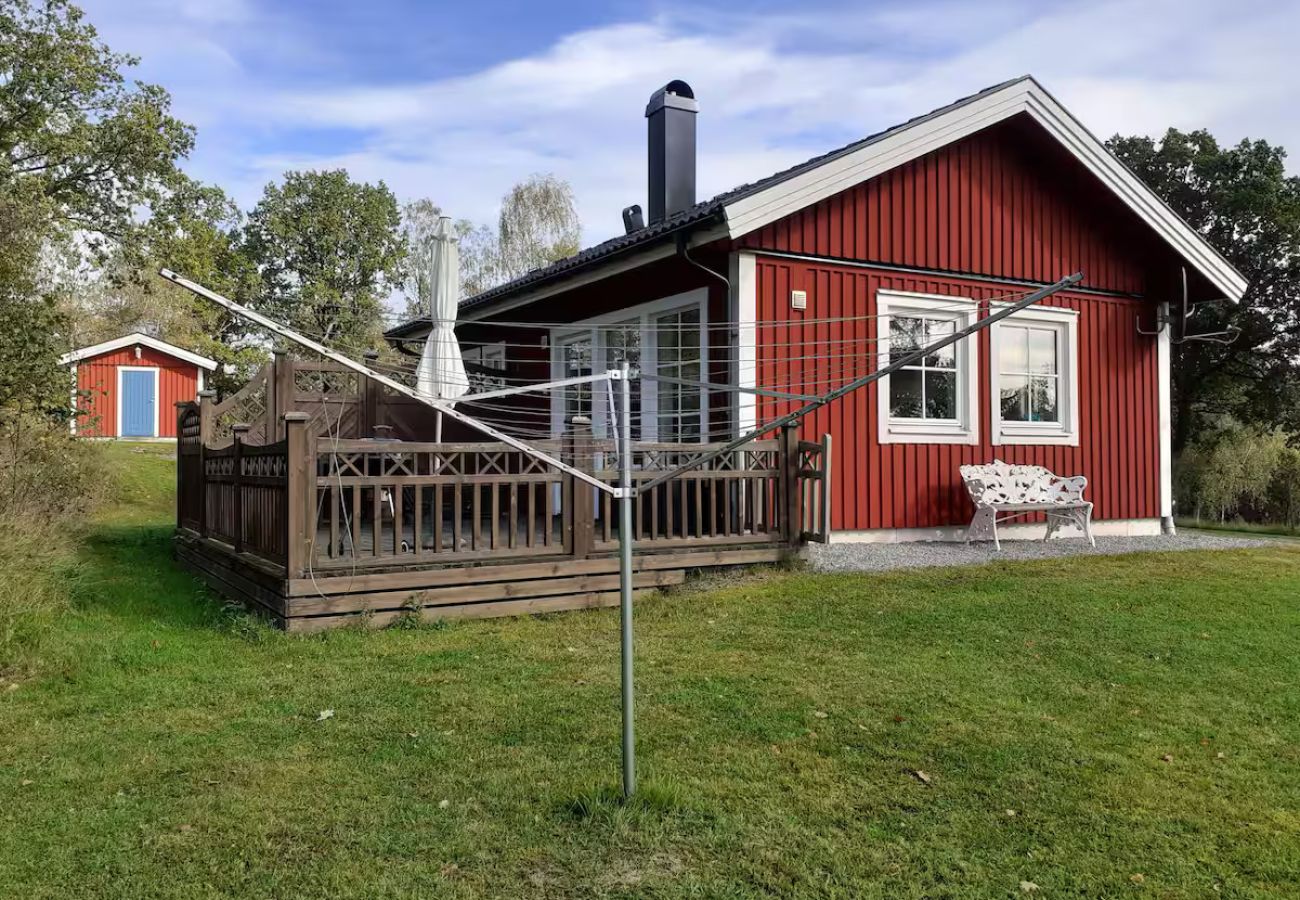 House in Ambjörnarp - Holidays not far from the lake with the possibility of fishing and boat