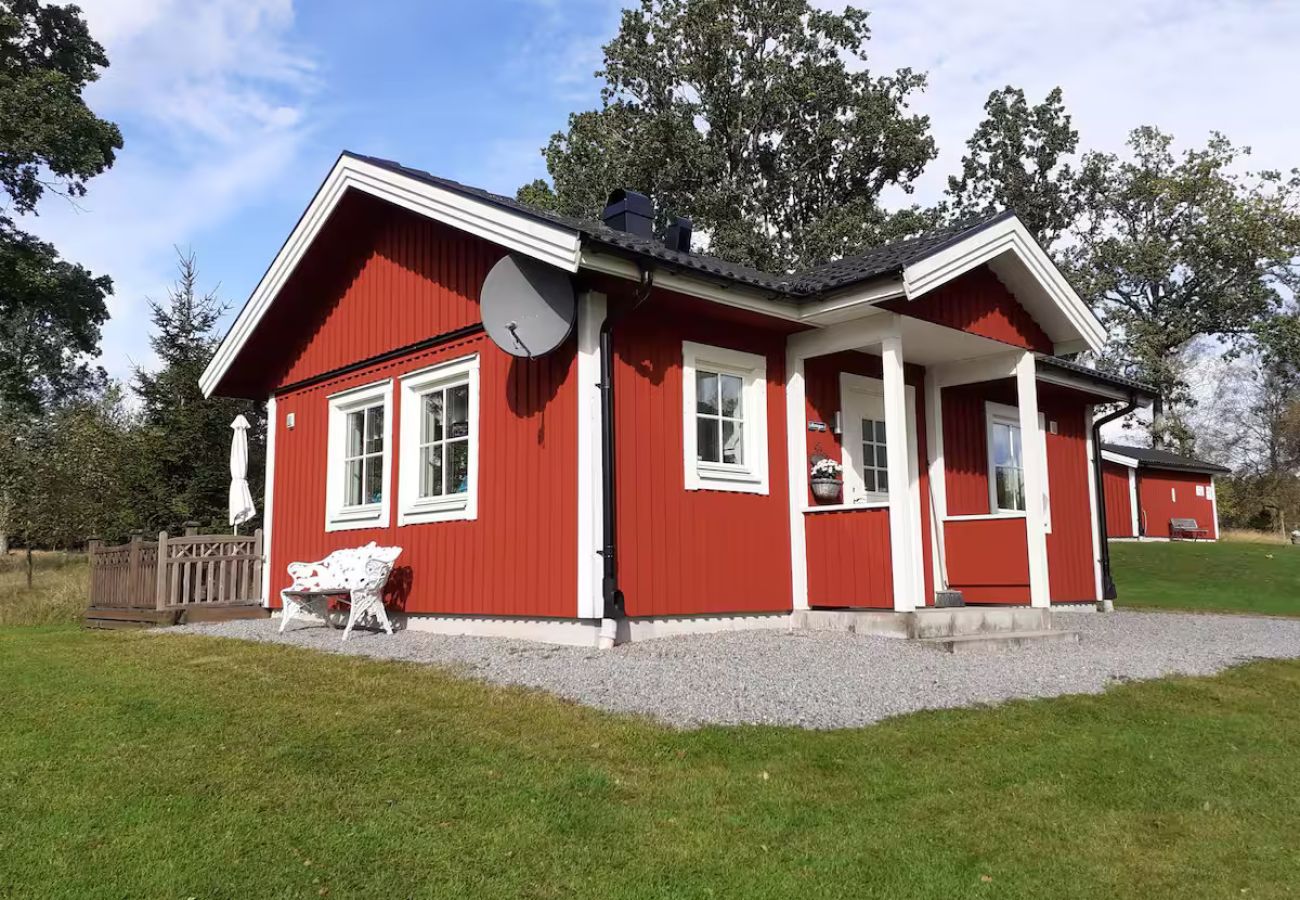 House in Ambjörnarp - Holidays not far from the lake with the possibility of fishing and boat