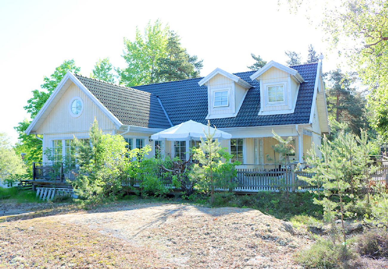 House in Svartsjö - Nature and city vacation near Stockholm in the countryside