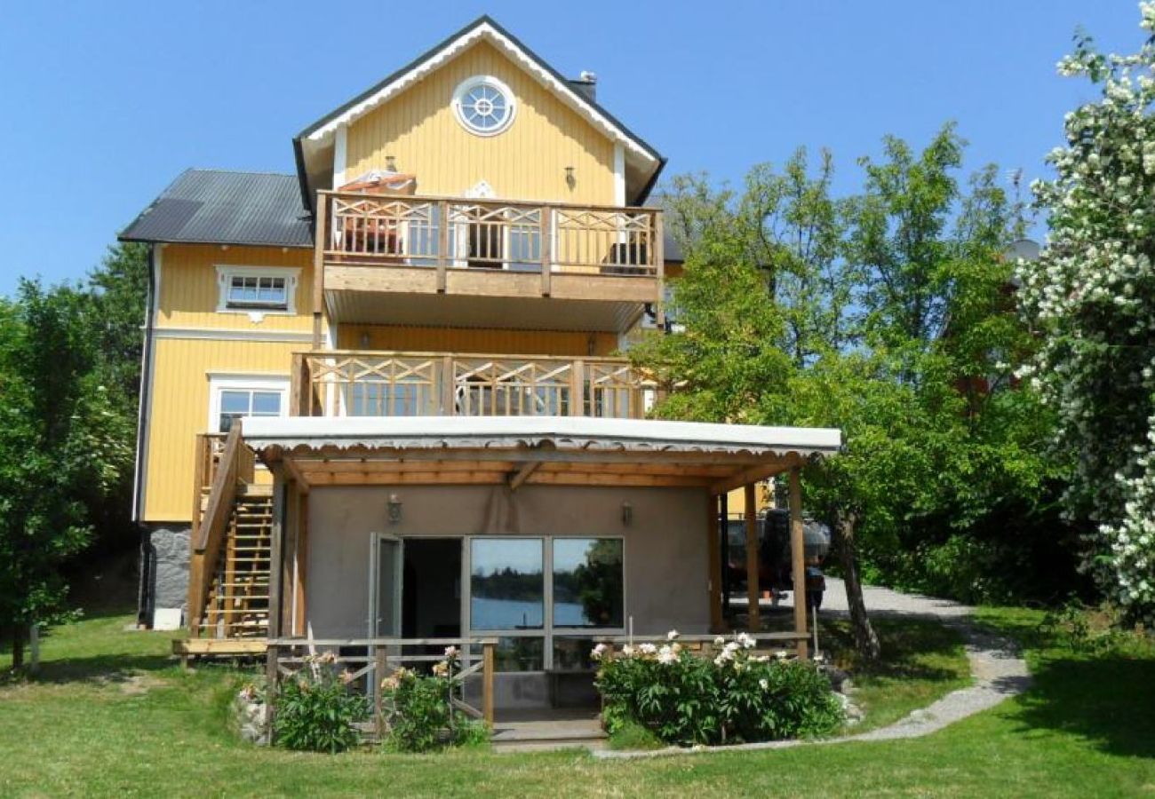 Apartment in Vaxholm - Fantastic holiday home right by the sea on Vaxholm