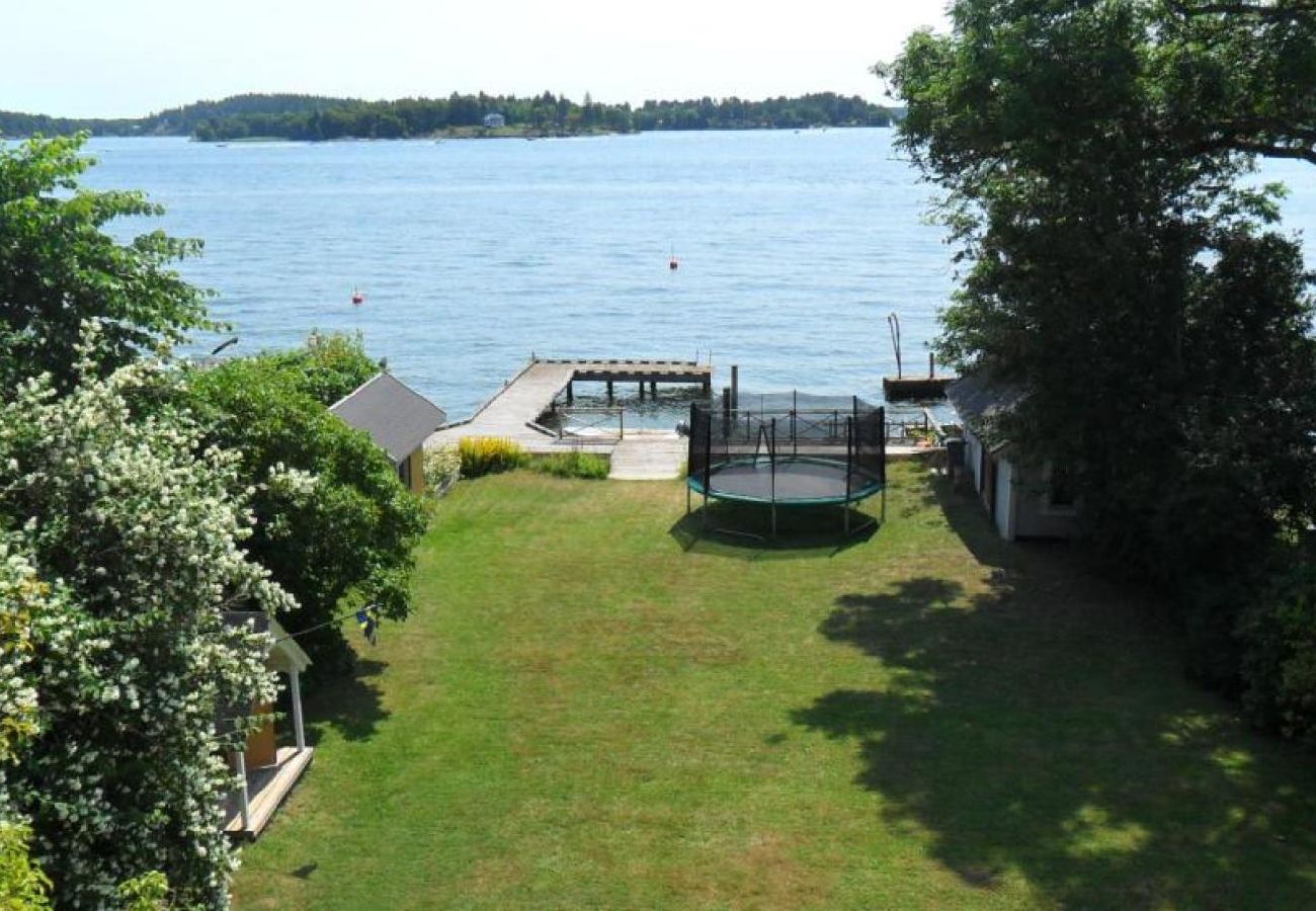 Apartment in Vaxholm - Fantastic holiday home right by the sea on Vaxholm