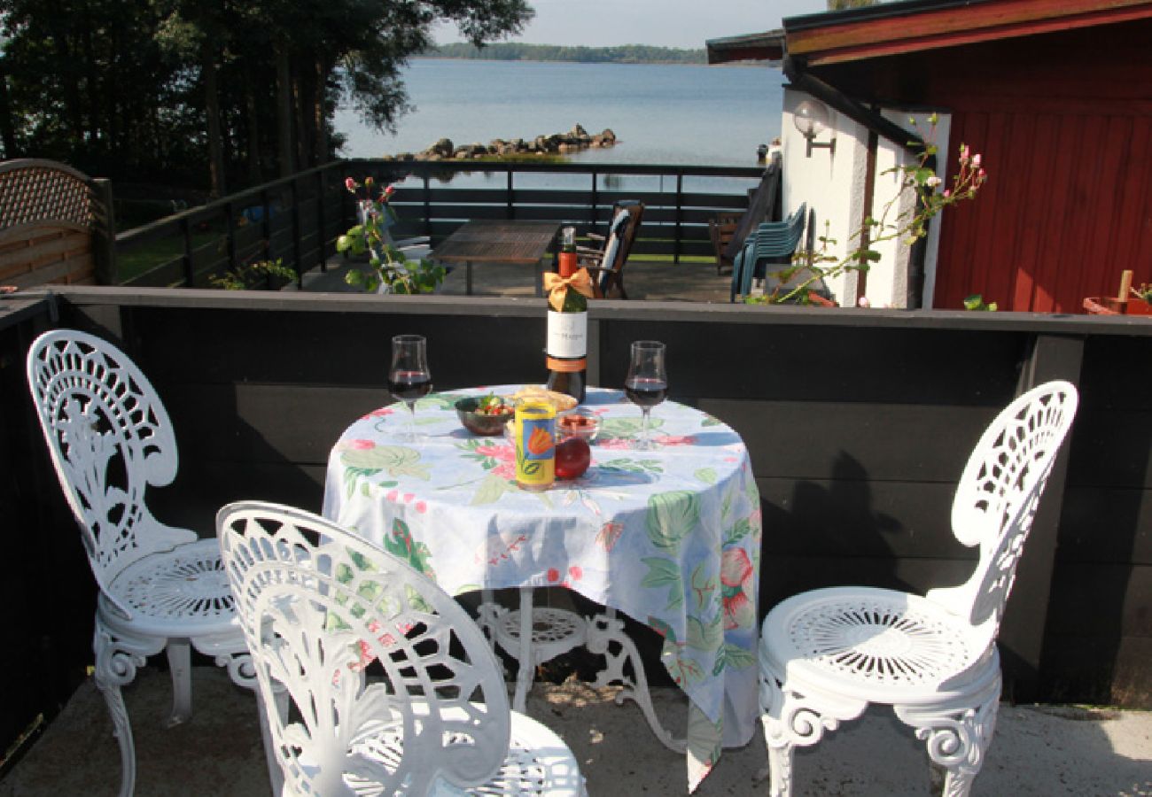 Apartment in Bromölla - Beautiful holiday apartment right on the lake with boat, canoe, internet and jacuzzi