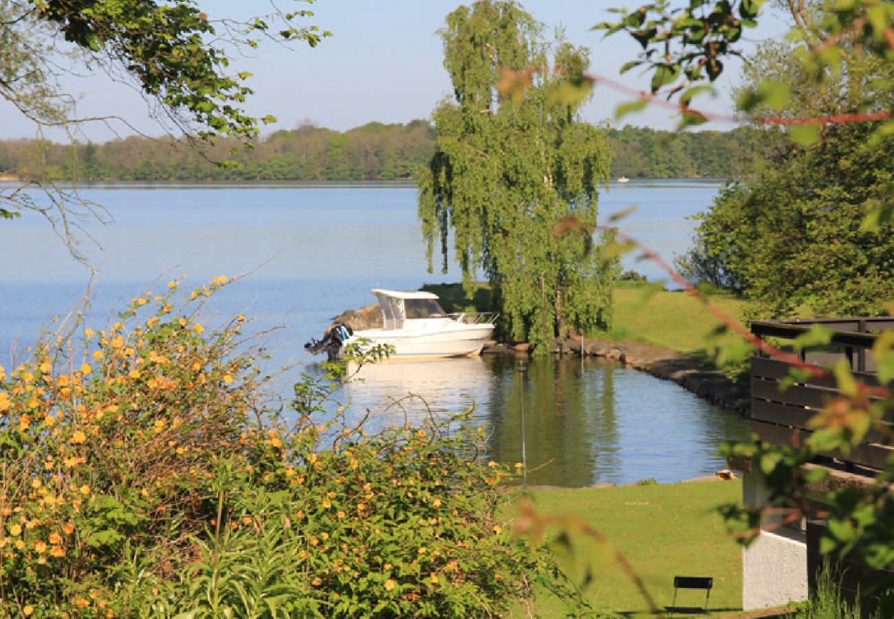 Apartment in Bromölla - Beautiful holiday apartment right on the lake with boat, canoe, internet and jacuzzi