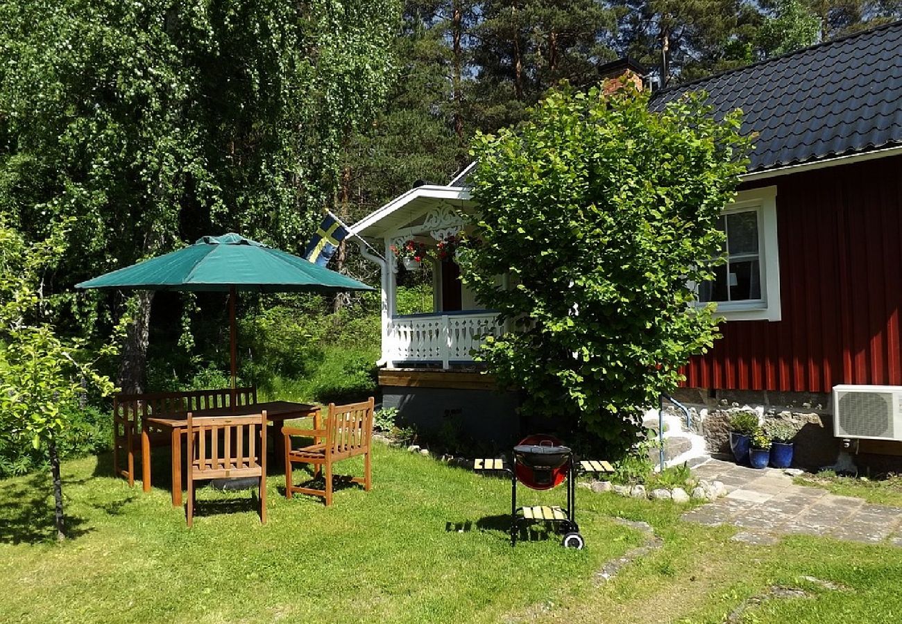 House in Rosenfors - Quietly located cottage right next to the forest and 300 m from the water