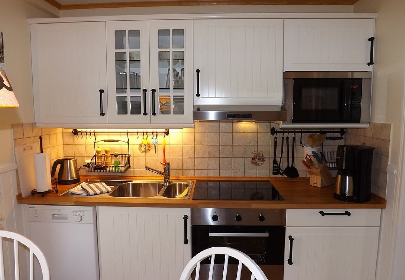 House in Rosenfors - Quietly located cottage right next to the forest and 300 m from the water