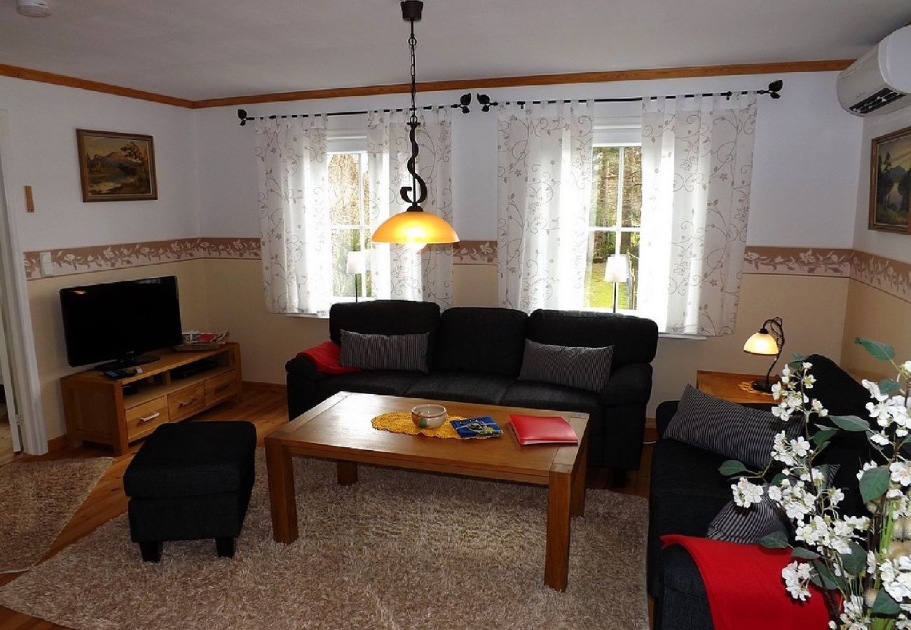 House in Rosenfors - Quietly located cottage right next to the forest and 300 m from the water