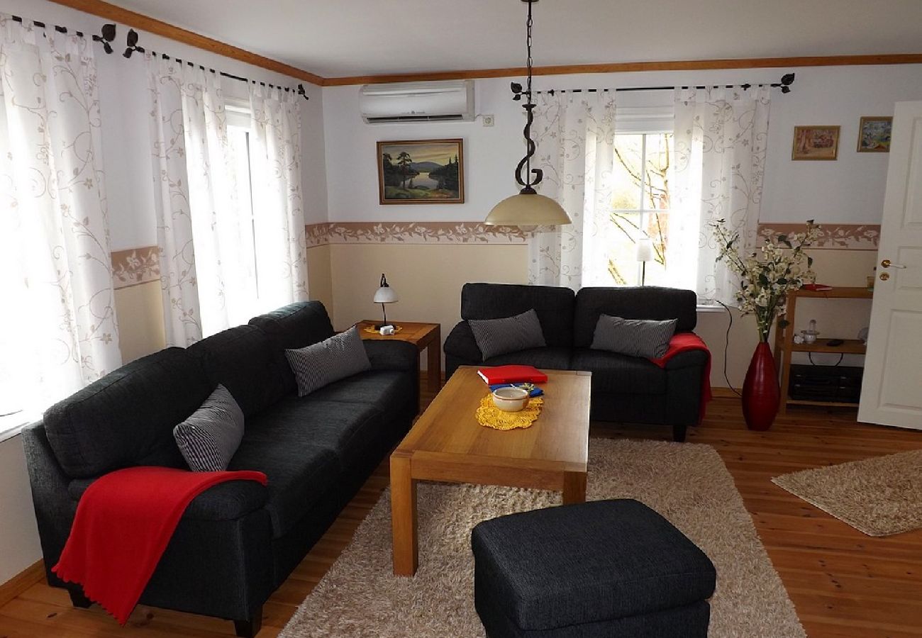 House in Rosenfors - Quietly located cottage right next to the forest and 300 m from the water